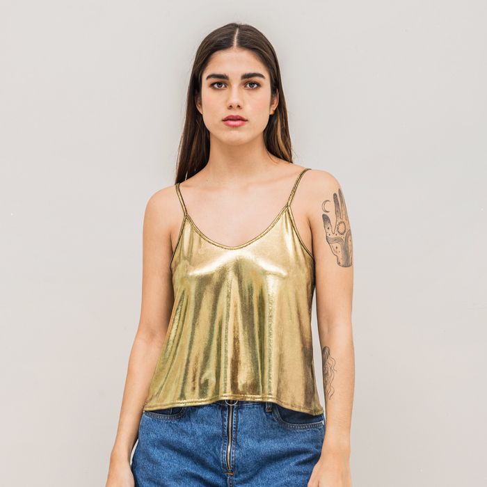 camiseta dorada mujer